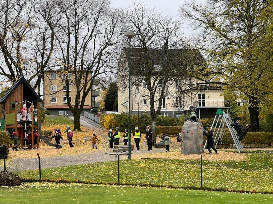 Haerligt Stort Boende I Perfekt Laege 布罗斯 外观 照片